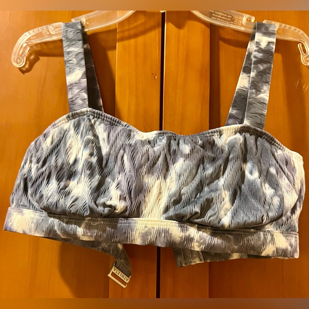 ATHLETA SWIM TOP
SIZE LARGE
TIE DYE PATTERN
